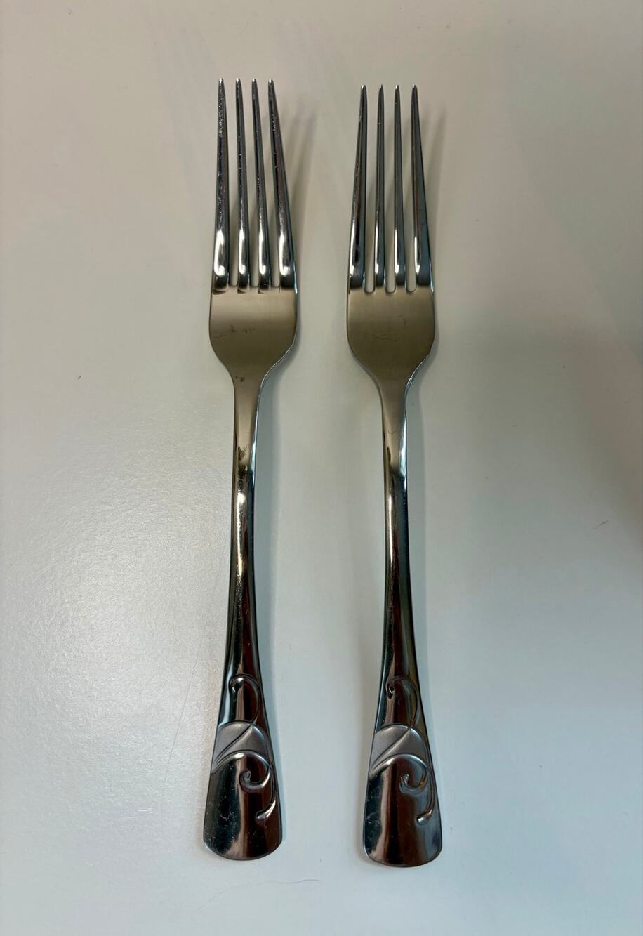 Oneida Serif Stainless Steel Salad Forks – Set of 2
